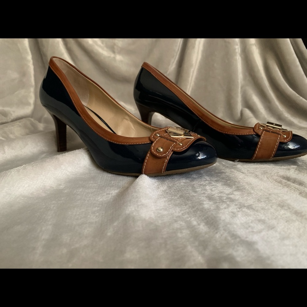 Tommy Hilfiger Navy and Tan 2’in heels